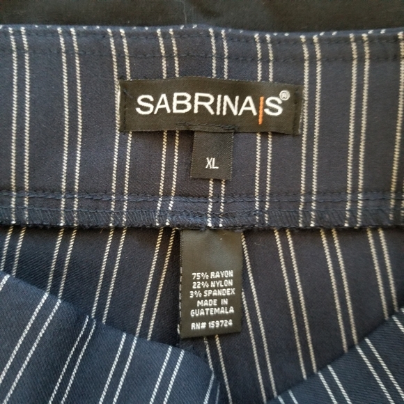 SABRINAS XL STRIPPED CAPRIS - Picture 3 of 4